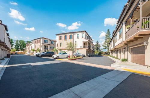 El Monte House | Designer 3BR El Monte Retreat Near DTLA & Pasadena