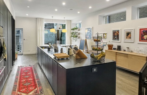 West Town House | Designer 5+ Bedroom Indoor Outdoor Living Central Wicker Park! Family Discounts!