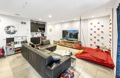 West Town House | Designer 5+ Bedroom Indoor Outdoor Living Central Wicker Park! Family Discounts!