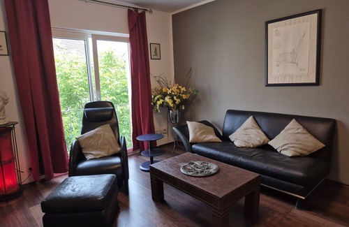 Elberfeld-Mitte Apartment | Designer-Apartment-Garden view-Private Bathroom