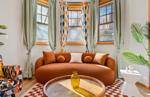 Wicker Park Apartment | Designer Apt Billiards Private Patio 1 Parking