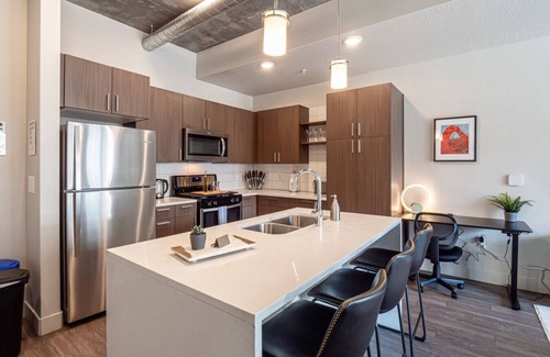 Rio Grande Apartment | Designer- by Convention CenterPool, HTub, 24/7 Gym