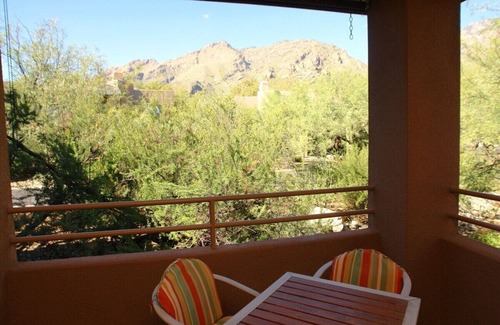 Tucson Condo | Designer Condo with Mountain Views in Amazing Desert surroundings