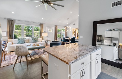 Southampton Cottage | Designer Cottage walking distance Southampton Village