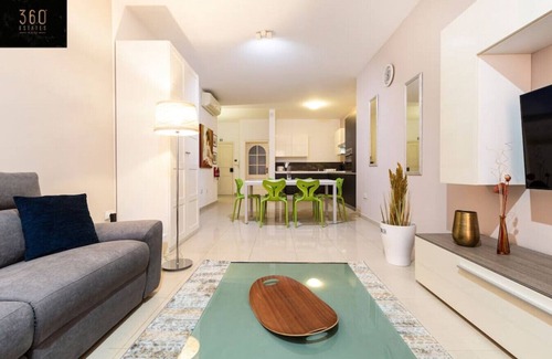 Sliema Apartment | Designer, fully equipped APT, just off Tower Road