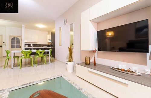 Sliema Apartment | Designer, fully equipped APT, just off Tower Road