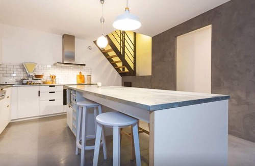 Chateauneuf-du-Pape House | Designer House in Peaceful Provence Village