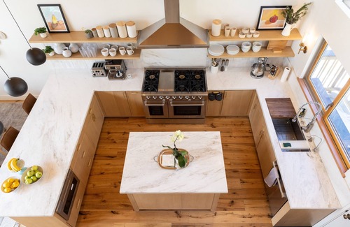 Mammoth Lakes House | Designer Mountain Chalet + Monthly Rental Only + Walk to Village + Ski Back