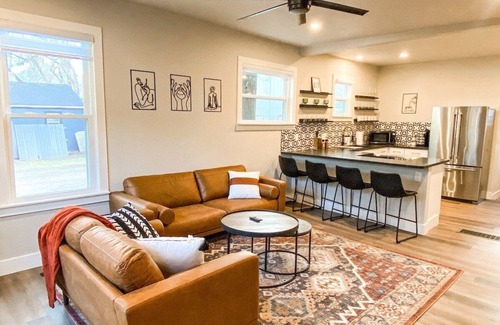 Colorado Springs House | Designer Retreat | walk to brewery & cafés