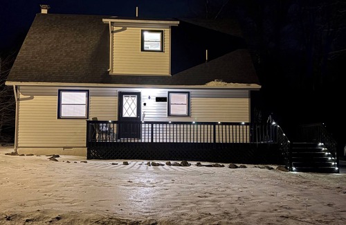 Tobyhanna House | Designer Stay! Chic Modern Cabin STAY!