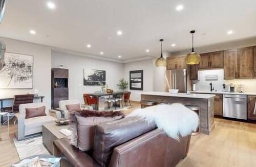 Winter Park Apartment | Designer Winter Park Condo w/Private Hot Tub