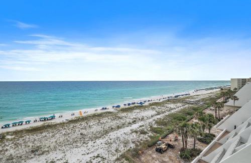 Holiday Isle House | Destin on the Gulf 707 is a 2 bed 2 bath beachfront condo