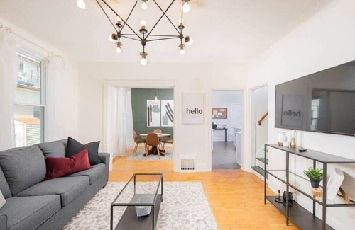 Appleton House | -Destination Downtown - 2 bed, 1 bath