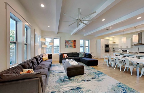 Crystal Beach House | Destination Paradise