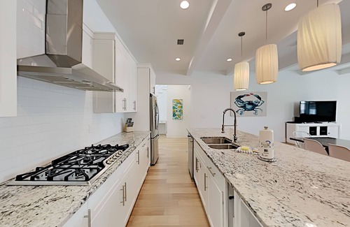 Crystal Beach House | Destination Paradise