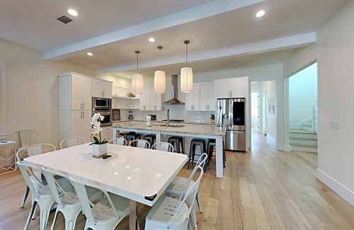 Crystal Beach House | Destination Paradise