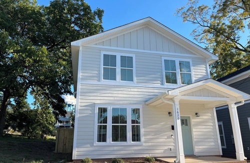 Columbia House | DESTINATION USC! 5BR/3.5BA new construction - walk to campus, 5Points and more!