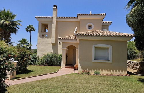 Alhaurin el Grande Villa | Detached 3 bed 3 bath Villa with Pool outside dining, AC, Wi-Fi. Golf Course