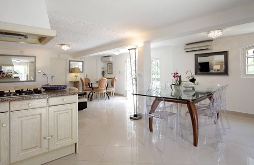 Roquefort-les-Pins Villa | Detached 8 bedrooms with a large heated swimming pool Villa in a private estate