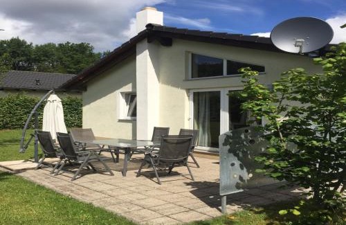 Ferienhausgebiet Hillenseifen House | Detached bungalow with dishwasher in a green area