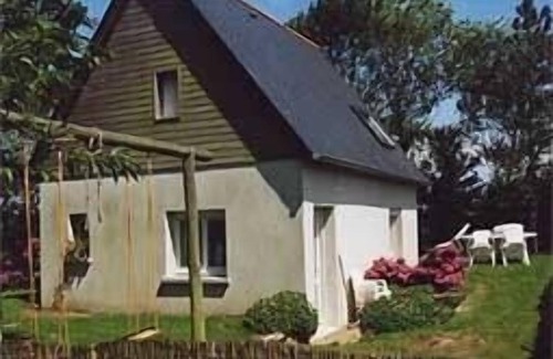 Lampaul-Ploudalmezeau House | Detached house in a green area Lampaul Ploudalmézeau
