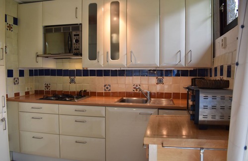 Noordwelle House | Detached holiday home with enclosed garden, WiFi, footpath to the North Sea