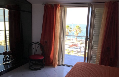 San Giorgio House | Detached house facing the sea