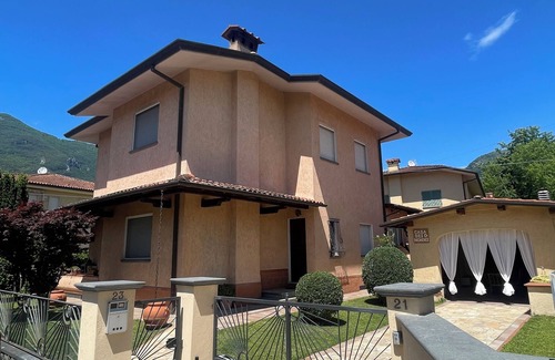 Camaiore House | Detached house with private entrance, 4 bedrooms, 2 bathrooms and indoor parking space