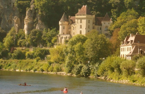 Condat-sur-Vezere Cottage | Detached, Private Dordogne Cottage for 2, Huge garden, Private hot tub on patio
