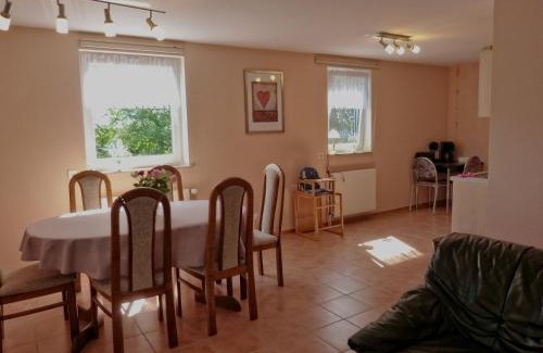 Ellingstedt Apartment | Detjens - FeWo in ruhiger Lage mit Terrasse und Garten