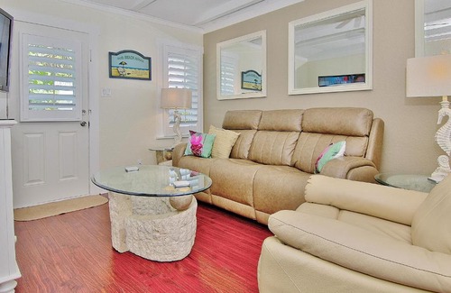 Treasure Island Hotel | Detlow's Treasured Cottages 4