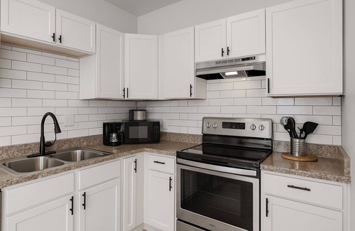 Detroit House | Detroit 4BR Home | Bathtub and Pet Friendly Stay