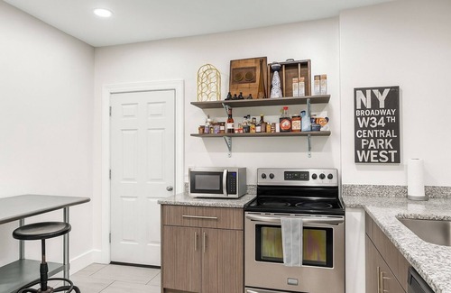 Detroit House | Detroit 6BR House | WiFi, Parking, Pet Friendly