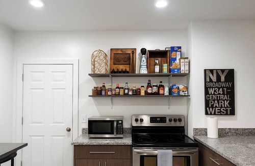 Detroit House | Detroit 6BR House | WiFi, Parking, Pet Friendly