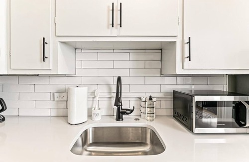 City Park Apartment | Detroit by Modern Midstay/On City Park! #T16