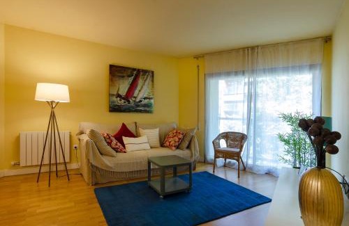 Eixample Apartment | Devesa Park Apartment with Private Parking