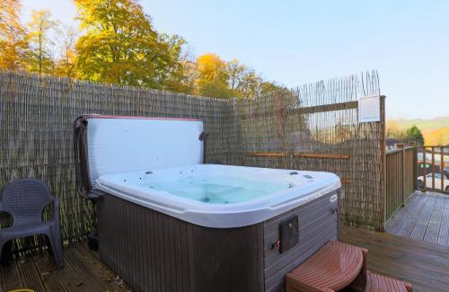 Liverton Apartment | Devon Bliss - Pool View Lodge - Spa Resort in Devon