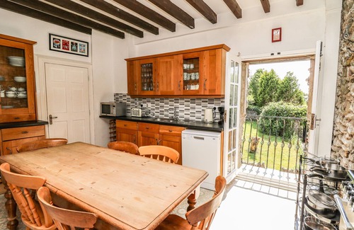 Aberaeron Cottage | DEWI VILLA, pet friendly, character holiday cottage in Aberaeron