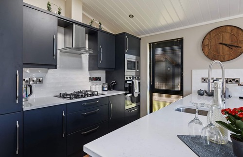 Penally House | Dewin Bach - Luxury Lodge, Hot Tub, Close to Beach