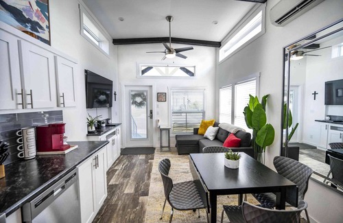 Fredericksburg Cottage | Diamond Dream - 056