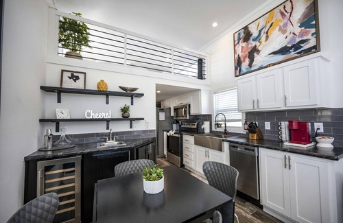 Fredericksburg Cottage | Diamond Dream - 056