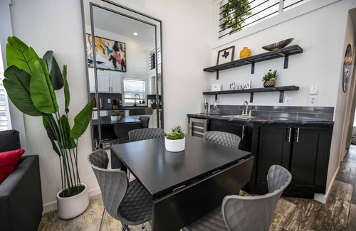 Fredericksburg Cottage | Diamond Dream - 056