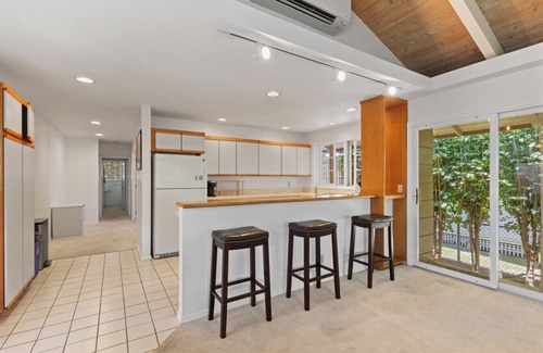 Diamond Head - Kapahulu - St. Louis Apartment | Diamond Head | Walk Score 85 | AC, W/D, Workspace