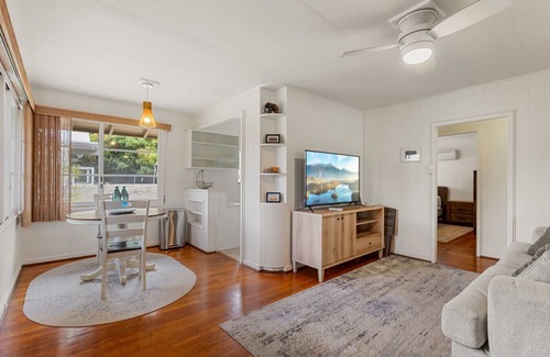 Diamond Head - Kapahulu - St. Louis Apartment | Diamond Head | Walkable | AC, WD, Kitchen, Parking