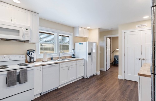 Murfreesboro House | Diana’s Place – 6 BDR Ranch for Long or Short Stays! Heart of the City