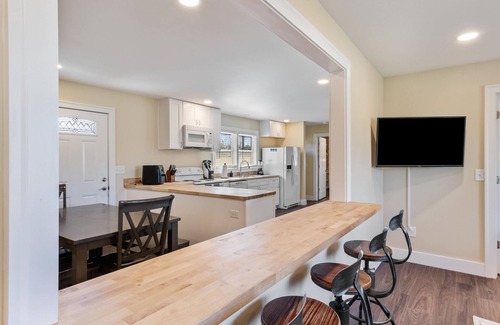 Murfreesboro House | Diana’s Place – 6 BDR Ranch for Long or Short Stays! Heart of the City