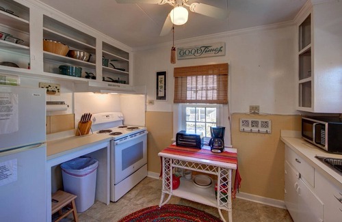 Ocracoke Cottage | Dicie's House - Classic Ocracoke Cottage on Historic Howard Street