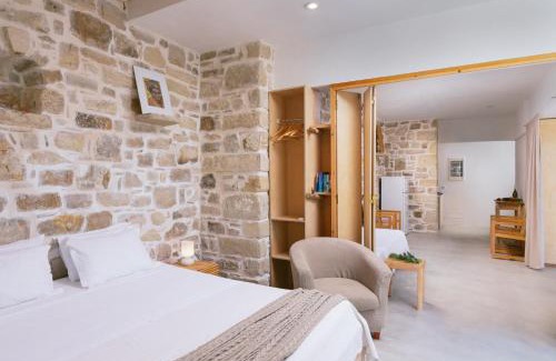 Matala Bed & Breakfast | Die Zwei Brüder Art & Suites