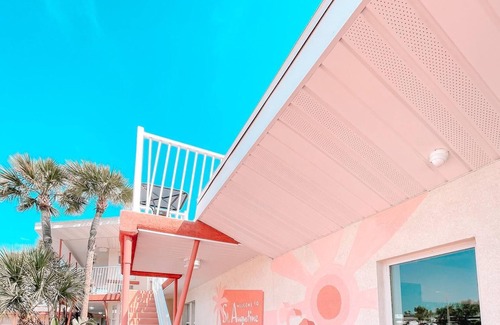 St. Augustine Hotel | Digital Retro Boutique Hotel - Single King Room Near Downtown St. Augustine & the Beach