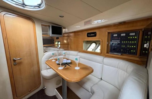 Saint-Raphael Boat Rental | Dignity2-nuits sur les Flots-bateau à Quai